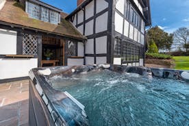 Luntley Court: Slip into the hot tub, watch cotton wool clouds float by