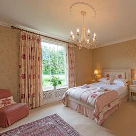 Big Thatch, Devon - Bedroom 1: Such wonderful country ambience Big Thatch, Devon - Bedroom 1: Such wonderful country ambience