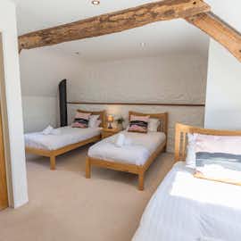 Pipits Retreat, Stonehayes Farm - Bedroom 2 can be arranged with 3 single beds, or a superking and a single Pipits Retreat, Stonehayes Farm - Bedroom 2 can be arranged with 3 single beds, or a superking and a single