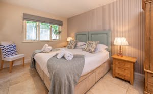 Foxcombe - Bedroom 3: super king or twin, with an ensuite shower room