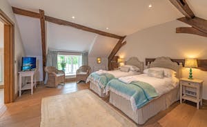 Perys Hill - The Farmhouse: Bedroom 2 can have a super king or twin beds