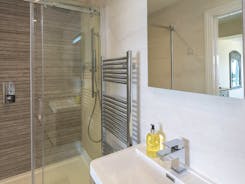 Bedroom 3 en suite with shower