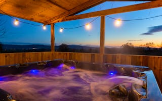 'Why Choose Woodlands Cottage for your family hot tub break?' - Holiday Ideas