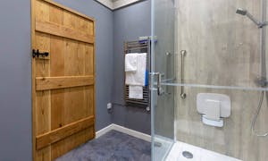 Easy access shower with seat toilet with grab rail wheelchair friendly basin. Holiday accommodation Monmouthshire - www.bhhl.co.uk
