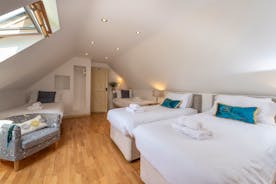 Flossy Brook - Bedroom 5 sleeps 4, so it makes a great room for a family