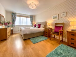 The Cottage Beyond: Spacious and homely - Bedroom 1 on the ground floor