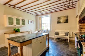 Pound Farm - The kitchen is a nice big sociable space so you can chat and cook at the same time.