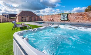 Hesdin Hall - Exclusively yours are a year round heated pool, hot tub, sauna and games room