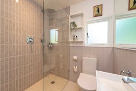 Babblebrook - The house has two shower rooms and a family bathroom