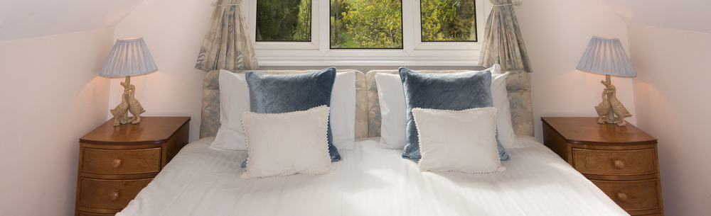 Bedroom 3 finally gets the furniture it deserves and gorgeous new bedside lamps