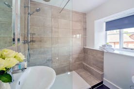 Pound Farm - Bedroom 2 has a stylish and modern en suite shower room