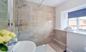 Pound Farm - Bedroom 2 has a stylish and modern en suite shower room
