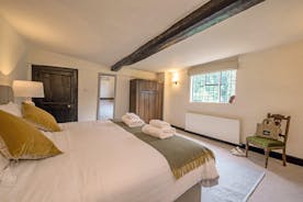 Luntley Court: Bedroom 3 is a first floor room for 2
