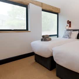 Hares Barton - Bedroom 6: Zip and link beds mean super king or twin Hares Barton - Bedroom 6: Zip and link beds mean super king or twin