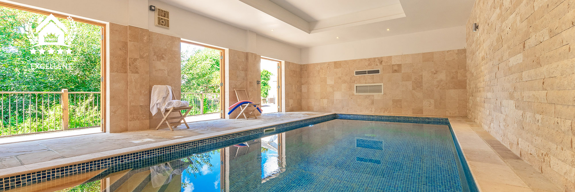 Berry House Country House With Pool Sleeping 16 Sleeps 12