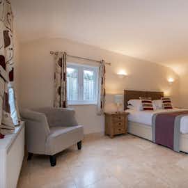 Holemoor Stables: Bedroom 9 - super king or twin beds and an ensuite wet room.  Holemoor Stables: Bedroom 9 - super king or twin beds and an ensuite wet room.