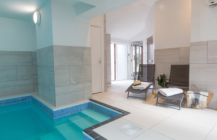 Somerset holiday home sleeping up to 14 with indoor pool, hot tub, sauna, steam room and games room