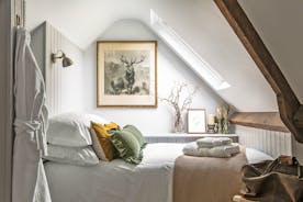 Duxhams - A crisp modern feel for Bedroom 8 on the second floor