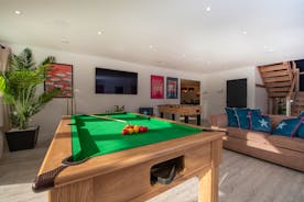 Ham Bottom - Enjoy a games of pool or table football in the games room