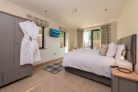 The Cedars - Bedroom 5: A ground floor room with zip and link beds