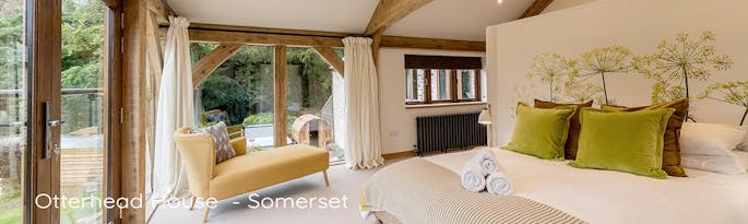 Holiday Cottage For 14 With A Hot Tub