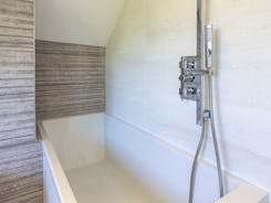 Master bedroom en suite bath with overhead shower
