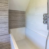 Master bedroom en suite bath with overhead shower Master bedroom en suite bath with overhead shower