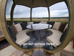 Lady Nina Cottage - Garden sphere views