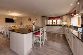 Foxhill Lodge - The kitchen is such a big and sociable space