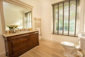 Sandfield House - The en suite shower room for Bedroom 1