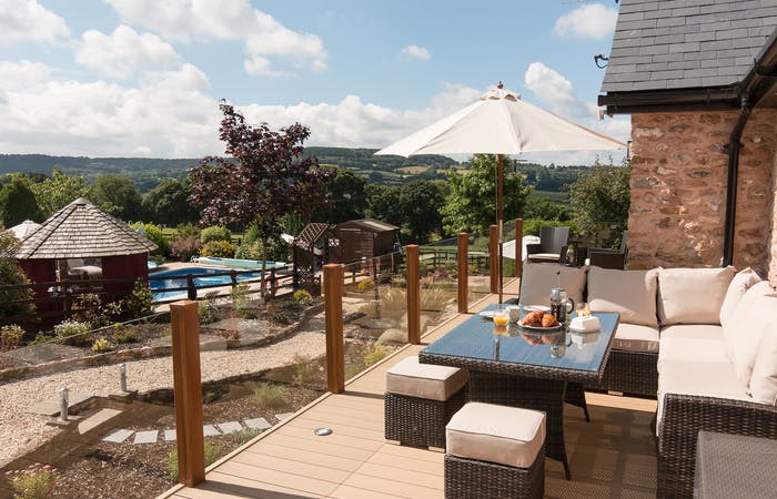 Holiday home with outdoor pool, hot tub and bbq lodge in Devon which sleeps 8 guests