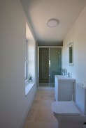 The Plough - Bedroom 5 has a crisp and modern en suite shower room