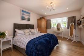 Dawdledown - Bedroom 4 sleeps 2 in zip and link beds that can be a king size or twins