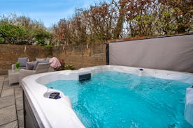 Dawdledown - The hot tub is in the courtyard by the annexe and can also be accessed from the garden