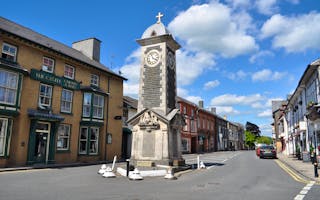 'Large group accommodation in Rhayader, Mid Wales' - Holiday Ideas