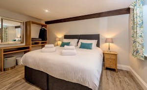 Kingshay Barton - Bedroom 9 (St Ryan) sleeps 2 and has an en suite shower room