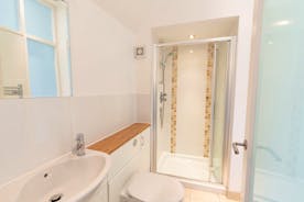 Pippinsands, Stonehayes Farm - Bedroom 1 has a modern en suite shower room