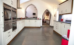 Cobbleside - A large kitchen with all you need to create a feast for a large group - just bring food!