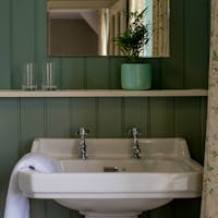 Hurstone: Bedroom 4 ensuite - Elegant country styling Hurstone: Bedroom 4 ensuite - Elegant country styling
