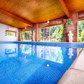 Bumbles - You'll have use of the indoor pool on the estate (shared with the other 4 cottages) Bumbles - You'll have use of the indoor pool on the estate (shared with the other 4 cottages)
