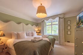 Duxhams - Bedroom 6 has zip and link beds, so super king or twin