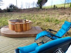 Private hot tub & decking area
