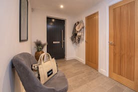 Teds Place - Step into a spacious entrance hall