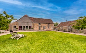 Court Farm: Holiday accommodation for up to 14 with a hot tub