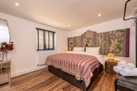 Tickety-Boo - Bedroom 2 sleeps 2 and has an ensuite shower room