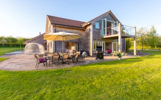 'Holiday Homes and Group Accommodation with 6 Bedrooms' - Holiday Ideas