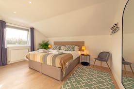 Fuzzy Orchard - Bedoom 4: fresh and modern, with an ensuite wet room