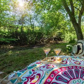 Meadows Drift - Laze away an afternoon with a riverside picnic in the private grounds Meadows Drift - Laze away an afternoon with a riverside picnic in the private grounds