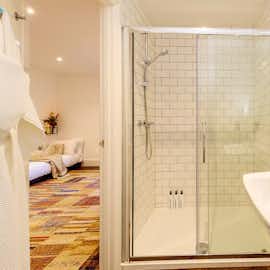 Hunky-Dory - The shower rooms all have tasteful, simple styling Hunky-Dory - The shower rooms all have tasteful, simple styling