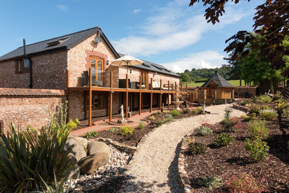Landscaped garden and BBQ hut at Foxhill Lodge